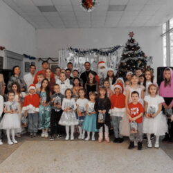 Воспитанники Воскресной школы храма Воскресения Христова (со Стадища) прославили Богомладенца Христа Рождественским концертом