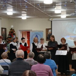 Народный хор Троицкого собора поздравил с Рождеством Христовым слабовидящих прихожан