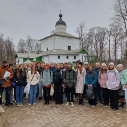 Храм святых Жен-Мироносиц и школу звонарей посетили с экскурсией лицеисты