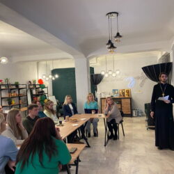 В центре православного добровольчества «Путь добра» состоялась встреча на тему: «Крестопоклонная Неделя Великого поста»