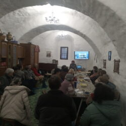 В Воскресной школе для взрослых храма святых Космы и Дамиана (с Примостья) очередное занятие было посвящено фрескам Пскова