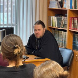 В День православной книги в ПсковГУ прошла встреча студентов с автором монографии «Святогорский монастырь Псковской епархии в XVIII – начале XX веков»