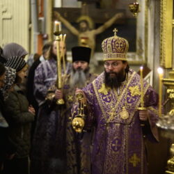 Митрополит Матфей возглавил всенощное бдение в Псково-Печерском монастыре