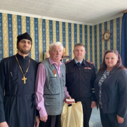 Настоятель Печорского храма поздравил ветеранов с грядущим праздником Великой Победы 