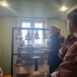 В светлый праздник Пасхи при храме святого Димитрия Солунского прошел мастер-класс по колокольному звону