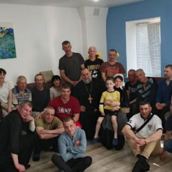 Настоятель храма святителя Луки с сестрами милосердия посетили Псковский центр социальной адаптации