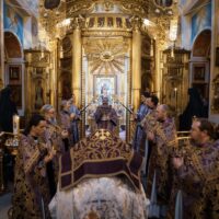 В Великий Четверг митрополит Матфей совершил Литургию в Псково-Печерском монастыре