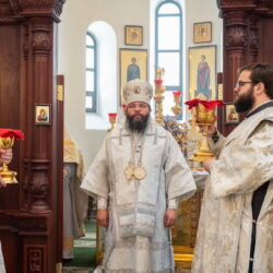 Митрополит Матфей совершил Литургию в храме святых мучениц Веры, Надежды, Любови и Софии города Пскова