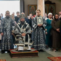 В Великую Субботу митрополит Матфей совершил Божественную Литургию в Свято-Успенском Псково-Печерском монастыре