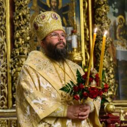 В праздник Светлого Христова Воскресения митрополит Матфей совершил Пасхальное богослужение в кафедральном соборе