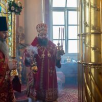 Митрополит Матфей возглавил вечернее богослужение в Псково-Печерском монастыре