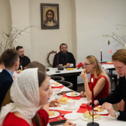 Православная молодежь поздравила митрополита Матфея с праздником Светлого Христова Воскресения