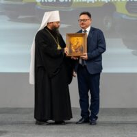 Митрополит Матфей принял участие в мероприятии, посвященном 80-летию Псковской станции скорой медицинской помощи