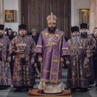 В день памяти преподобных Марка и Ионы митрополит Матфей совершил Литургию Преждеосвященных Даров в Псково-Печерском монастыре