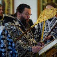 В Великую Пятницу митрополит Матфей совершил царские часы и монашеский постриг в Спасо-Елеазаровском монастыре