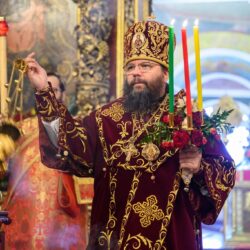 В Светлый вторник митрополит Матфей совершил Литургию в Свято-Троицком кафедральном соборе города Пскова