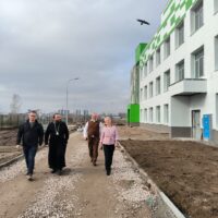 Митрополит Матфей ознакомился с ходом завершающего этапа внутренних работ в новом здании гимназии №28