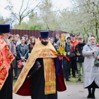 Священнослужители Островского собора Святой Троицы совершили литии у памятников павшим во время Великой Отечественной войны