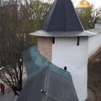Комитетом по охране объектов культурного наследия Псковской области приняты работы по сохранению башен Верхних решеток и Тюремной Псково-Печерского монастыря