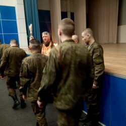 Настоятель храма великомученика Георгия Победоносца отслужил молебен о воинах