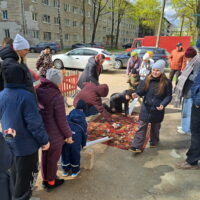 При храме святого Димитрия Солунского состоялось праздничное катание яиц