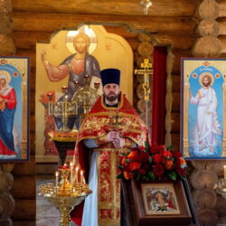 В храме святых страстотерпцев цесаревича Алексия и праведного врача Евгения Боткина отслужена первая Литургия