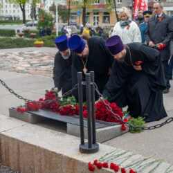 В канун дня Великой Победы у могилы Неизвестного солдата была совершена заупокойная лития по павшим защитникам нашей Родины