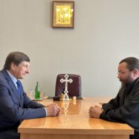 Состоялась встреча митрополита Матфея и главы города Великие Луки Николая Козловского