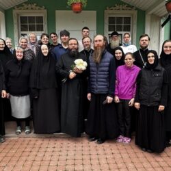 Митрополит Матфей посетил общину при храме иконы Божией Матери «Милующая» в дерене Вехно