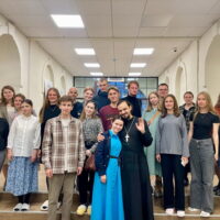 В молодежном центре Псковской епархии «Трилучье» состоялась беседа о семейной жизни