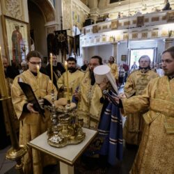 Митрополит Матфей возглавил всенощное бдение в Псково-Печерском монастыре