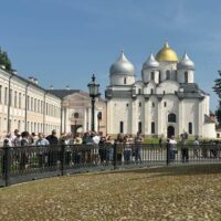 По благословению митрополита Матфея состоялась поездка семей псковичей – участников СВО в Великий Новгород