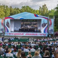 Хор духовенства Псковской епархии открыл концерт ко Дню города Пскова песней «Поклонимся великим тем годам»