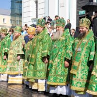 Митрополит Матфей сослужил Святейшему Патриарху за Божественной Литургией в Свято-Троицкой Сергиевой лавре