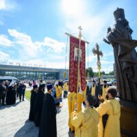 Состоялось освящение памятника святой княгине Ольге на территории аэропорта города Пскова