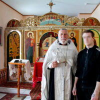 В следственном изоляторе города Пскова совершилось Таинство Крещения