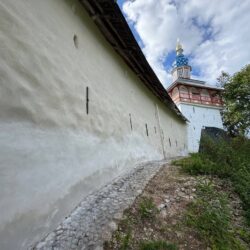 В Псково-Печерском монастыре завершается реставрация крепостных стен архитектурного ансамбля обители