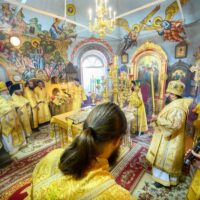 В Неделю 13-ю по Пятидесятнице митрополит Матфей совершил Литургию в Вознесенском кафедральном соборе города Великие Луки