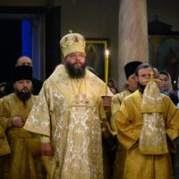 Митрополит Матфей возглавил всенощное бдение в Свято-Успенском Псково-Печерском монастыре