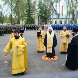 Митрополит Матфей совершил заупокойную литию по воинам-вертолетчикам, погибшим при исполнении воинского долга