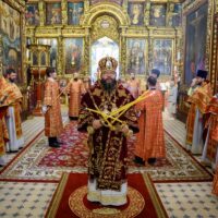 Митрополит Матфей совершил Литургию в Свято-Троицком кафедральном соборе