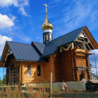 В строящемся храме Жен-Мироносиц поселка Тямша завершилась покраска стен