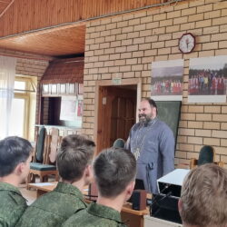 Благочинный Островского округа провел очередную встречу по духовно-нравственному воспитанию с курсантами учебных сборов