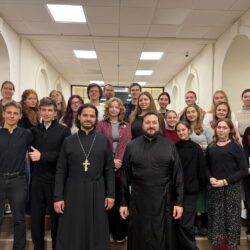 В молодежном центре «Трилучье» состоялась встреча с клириком Псковской епархии