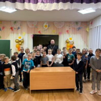 Клирик Псковской епархии провел пастырскую встречу с учащимися Остенской школы
