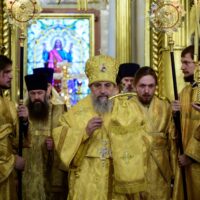 Накануне Воскресного дня всенощное бдение в Псково-Печерской обители возглавил митрополит Балтийский и Светлогорский Серафим