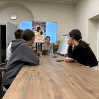 В Молодежном центре Псковской епархии «Трилучье» прошла лекция «Зарождение иконописи»