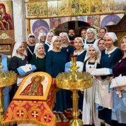 В день памяти преподобномученицы Елисаветы в храме Вознесения Господня состоялось посвящение в сестры милосердия