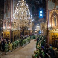 Митрополит Матфей сослужил Святейшему Патриарху за Божественной Литургией в Свято-Троицкой Сергиевой лавре