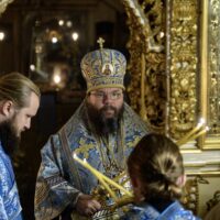 В день прославления иконы Божией Матери «Умиление» митрополит Матфей совершил Литургию в Псково-Печерском монастыре